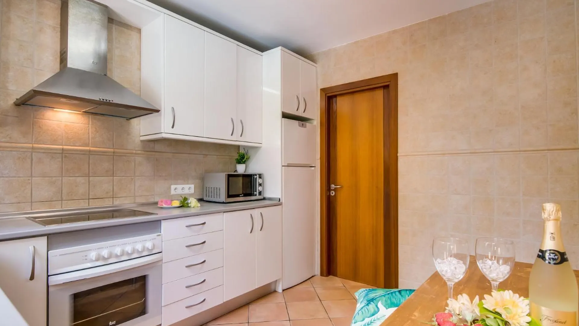 Ideal Property Mallorca - Delicias Alcúdia 0*,  Španělsko